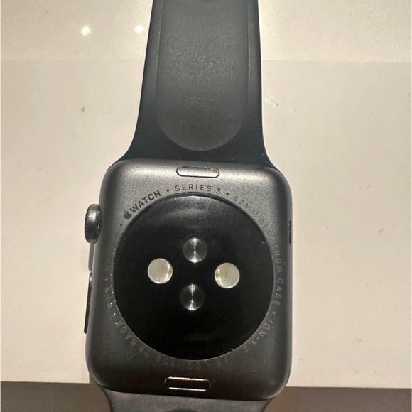 Apple Watch Series 3 - rarely used - Picture 2 of 5